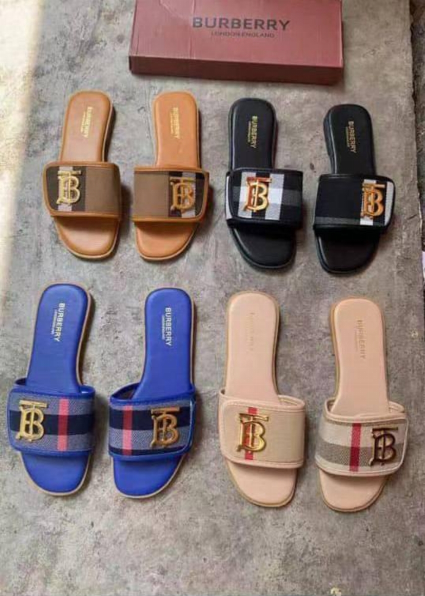 Burberry slippers 